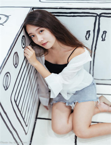 白衣男子